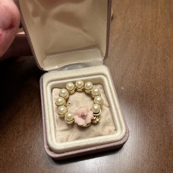 Vintage Gold-Tone Faux Pearl and Pink Rose Brooch Pin - Picture 4 of 4